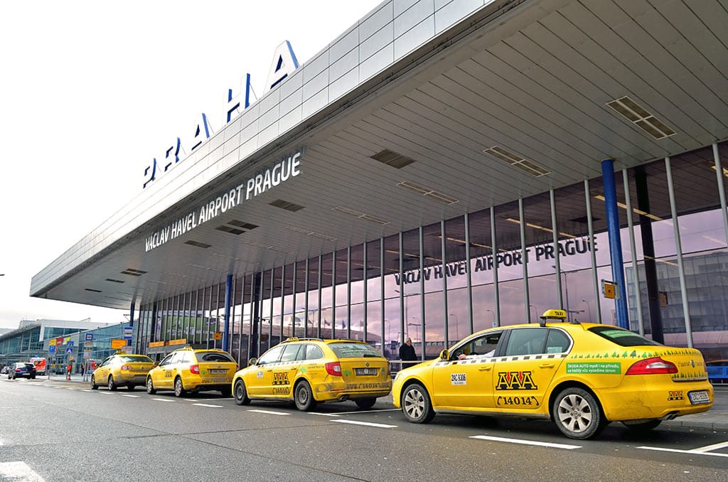 Șoferi de taxi la aeroport